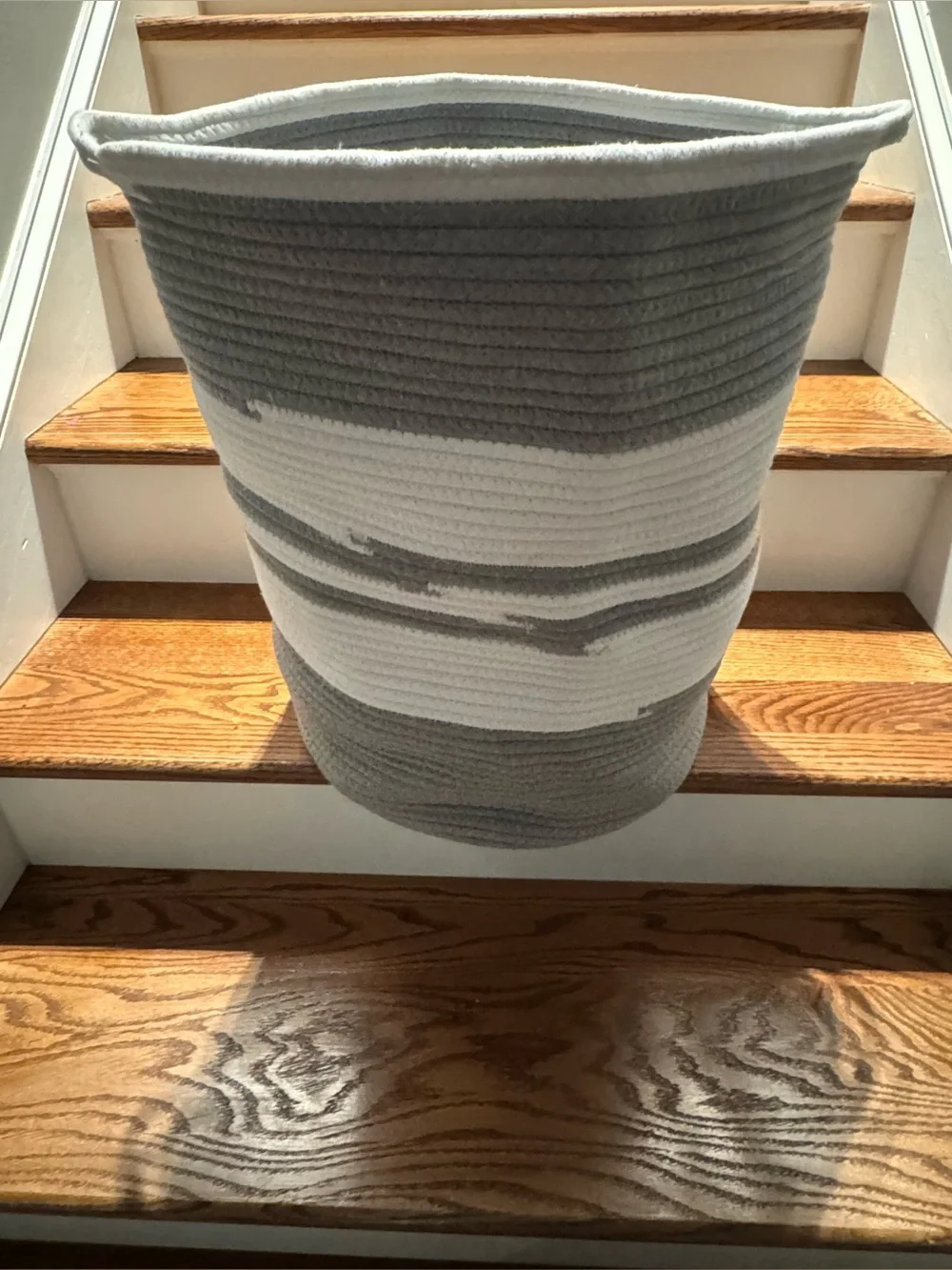 N/A gray white